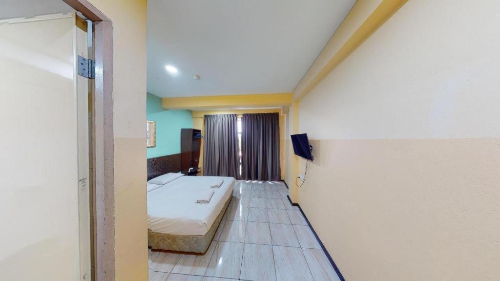 Aristo Hotel @ Putatan Kota Kinabalu Exterior foto